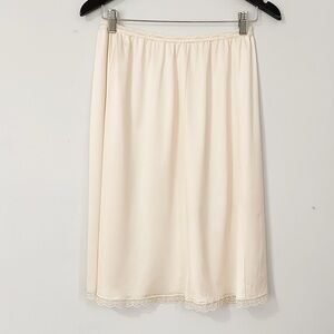 Vintage Eaton Vanity Fair Skip Skirt with Lace Trim